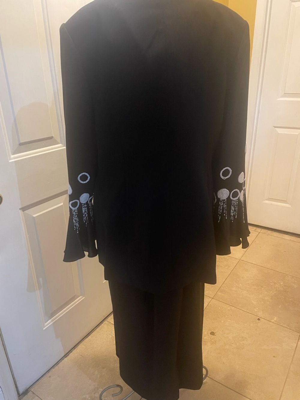 Donna Vinci Black 3-piece skirt suit with white Embellishments - Picture 9 of 11